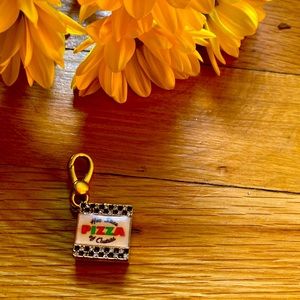 Beautiful juicy couture pizza box charm retired pre-owned 😍